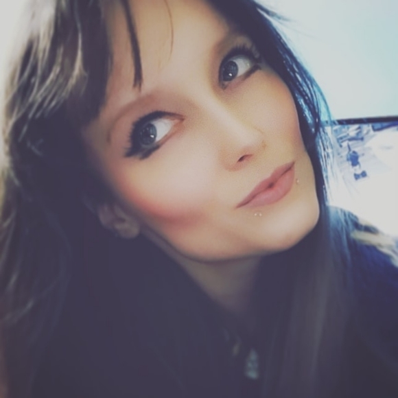 Meet your Posher, Rebecca - Picture 3 of 7